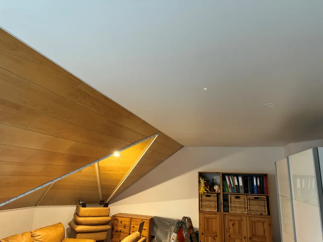 Deckenverkleidung mit einer Spanndecke