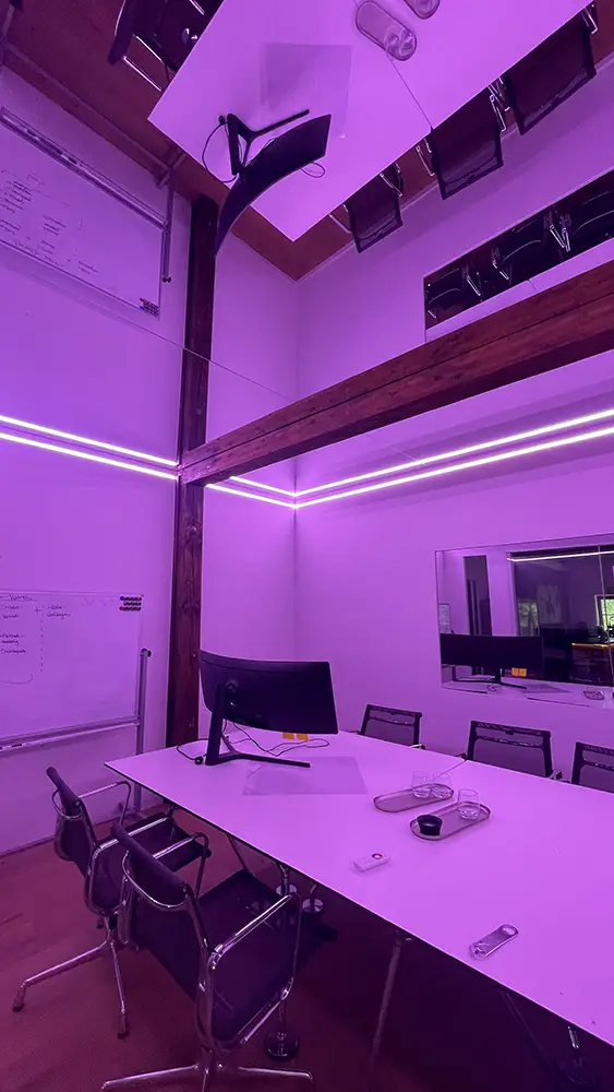Spiegeldecke im Büro