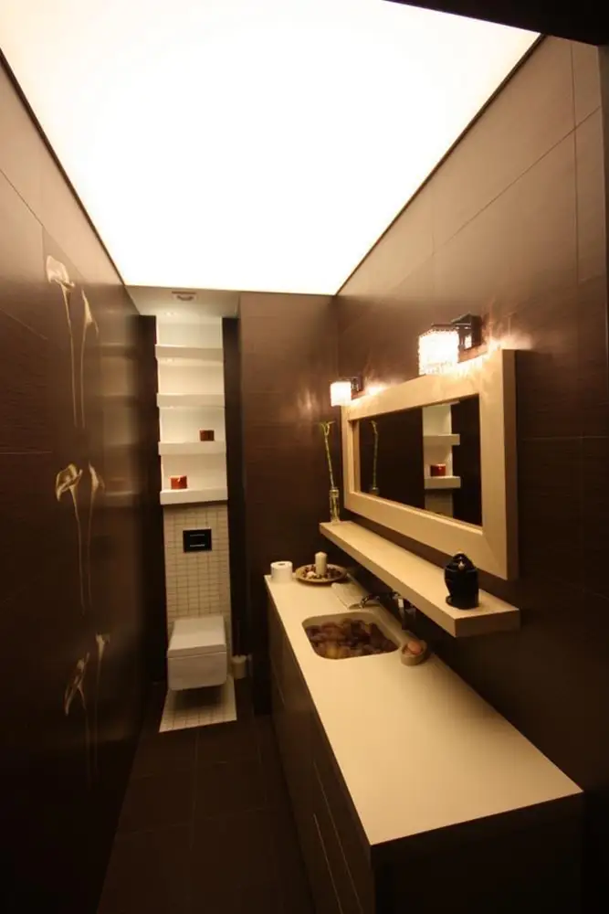 Lichtdecke im Badezimmer