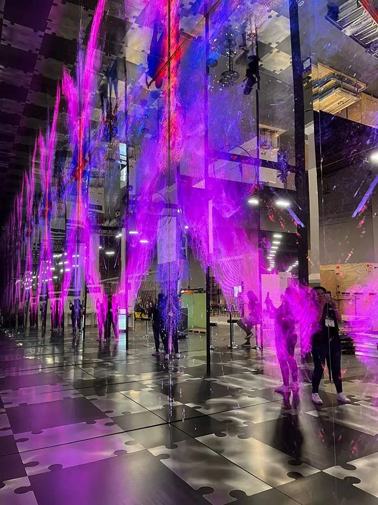 Spiegelwand Semi-Transparent Beleuchtung