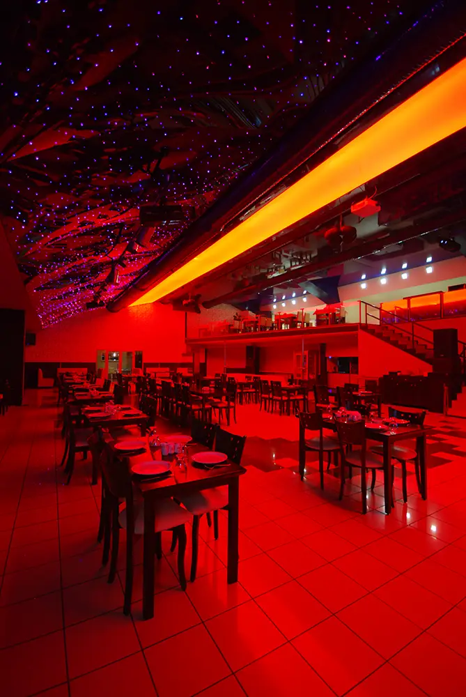 Farbige Lichtdecke Cafe