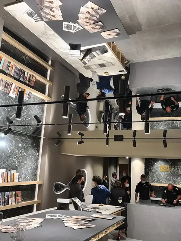 Spiegeldecke im Büro