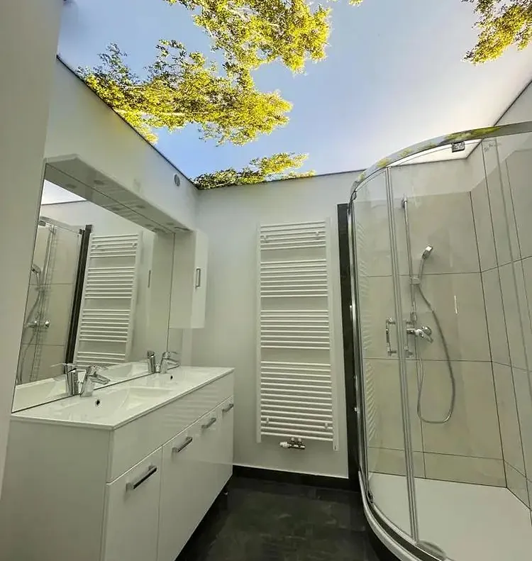 Bedruckte Lichtdecke im Badezimmer