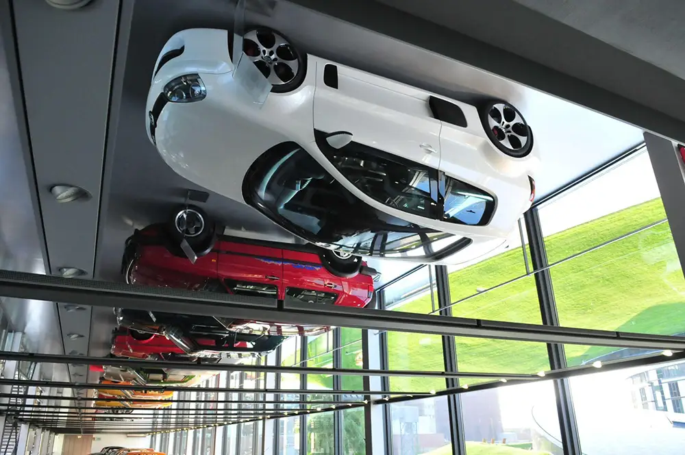 Automuseum Spiegeldecke