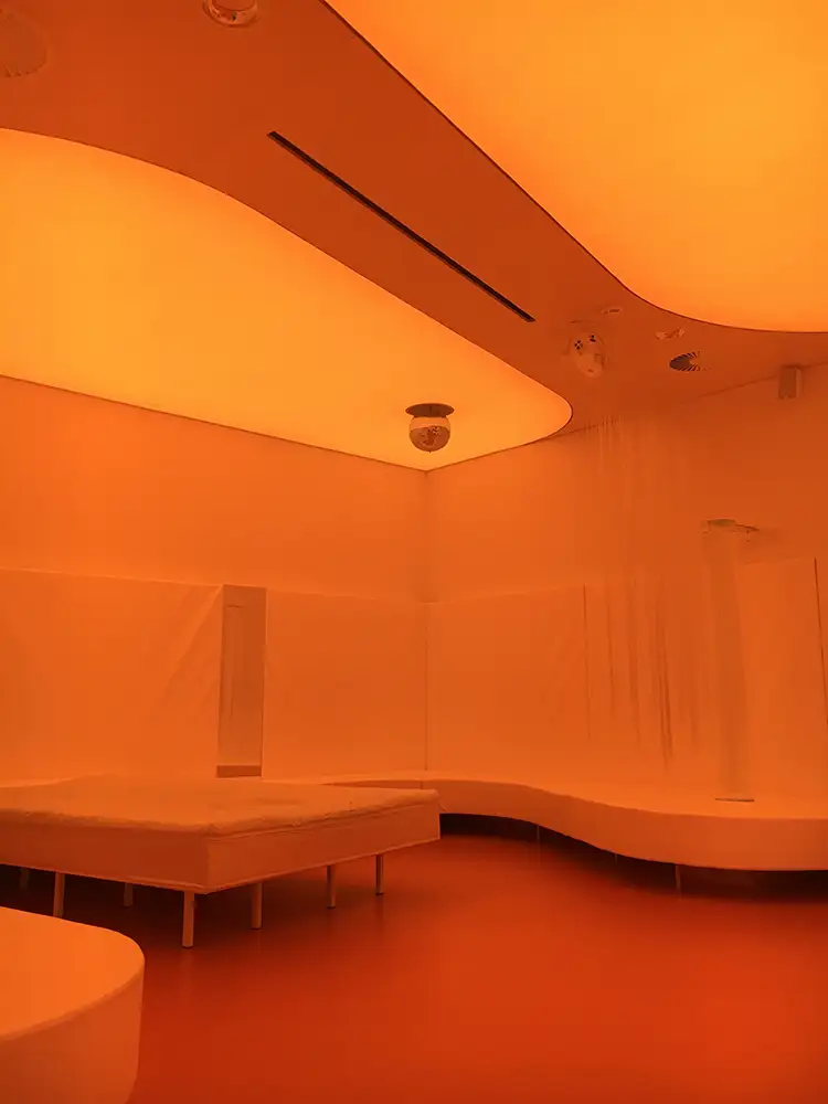 Farbige Lichtdecke orange