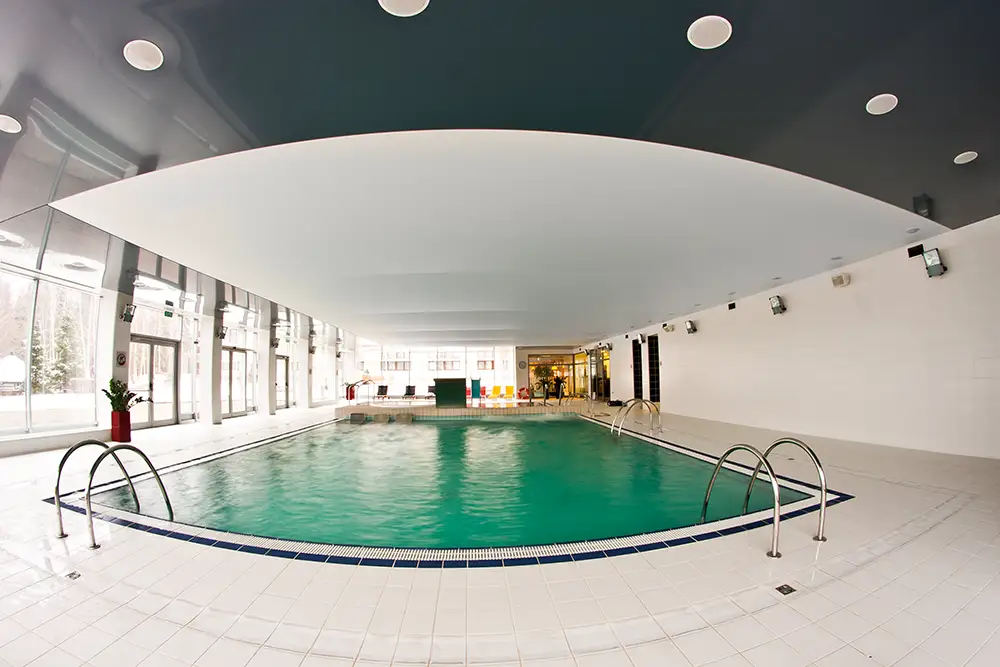 Spanndecke im Wellnessbereich