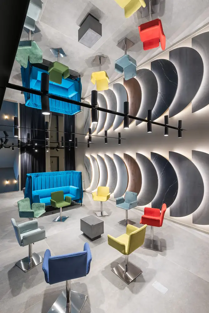 Deckendesign-Mirror Schauraum