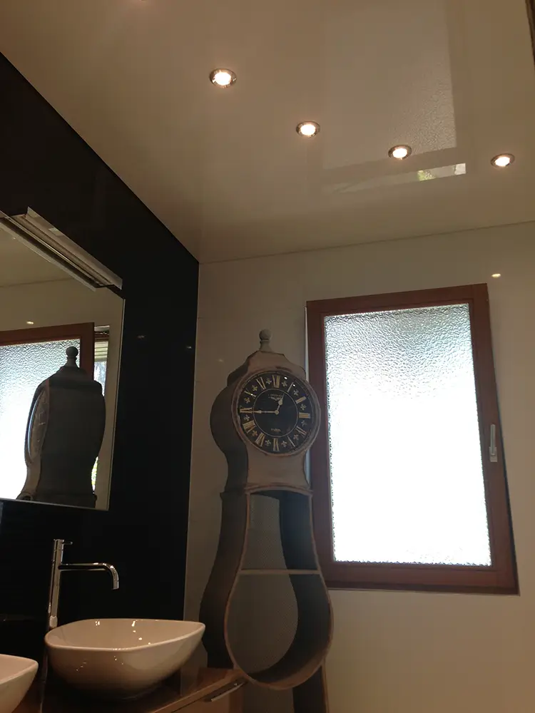 Badezimmer Spanndecke mit Spots