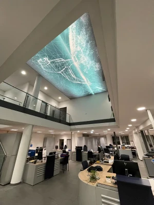 Bedruckte Lichtdecke im Büro