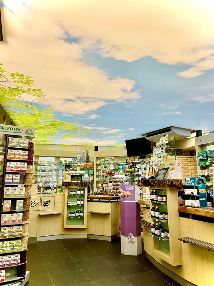 Bedruckte Lichtdecke in Apotheke