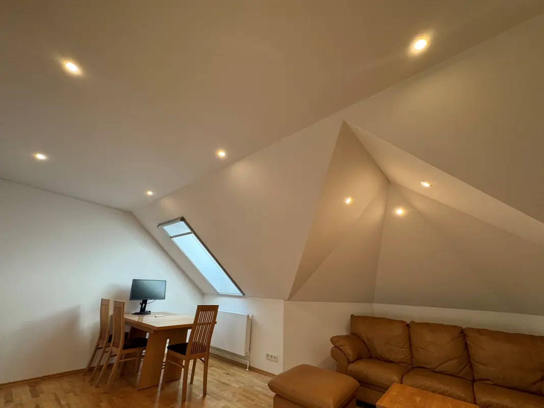 Decke und Wandverkleidung mit Spanndecken