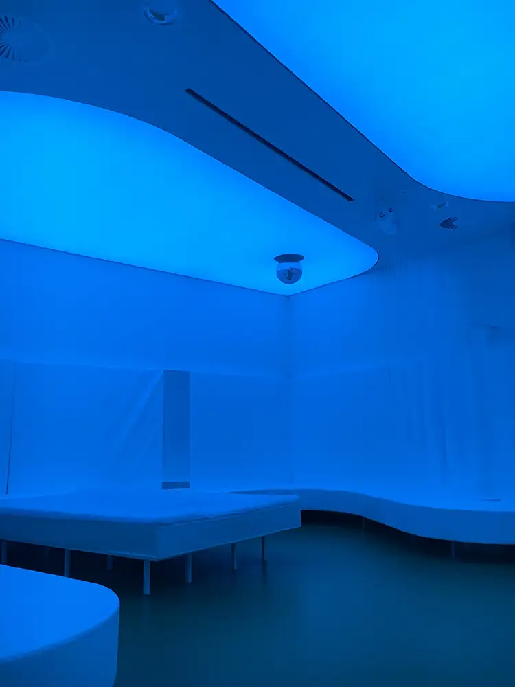 Farbige Lichtdecke blau